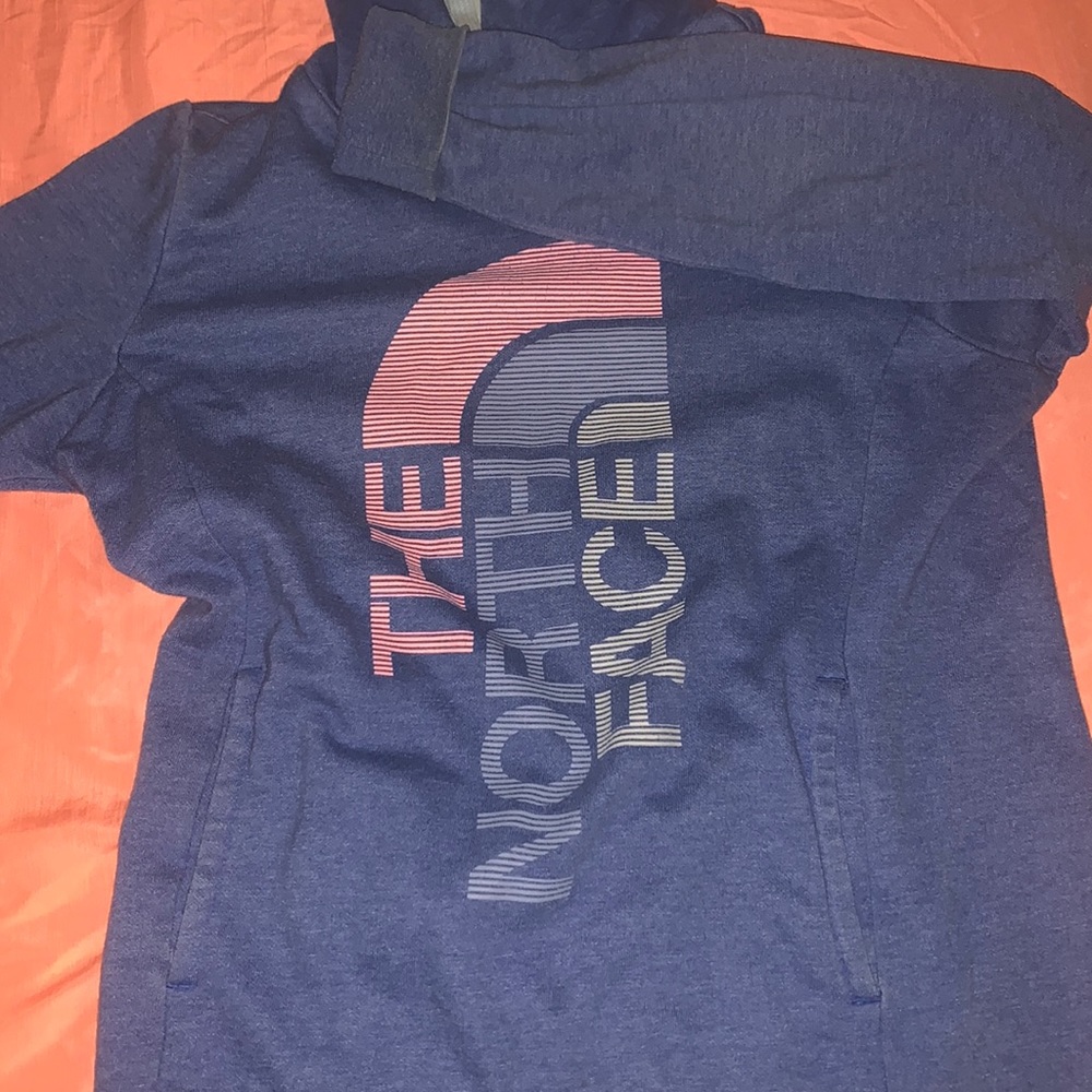 North face hoodie size (medium) in women’s